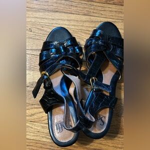 New Sofft black leather 6” heel sandals Sz 9W